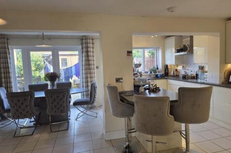 dining area 1.jpg