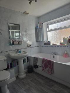 family bathroom.jpg