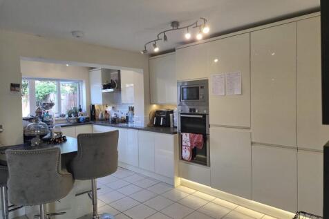kitchen 2.jpg