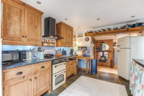 Kitchen b.jpg