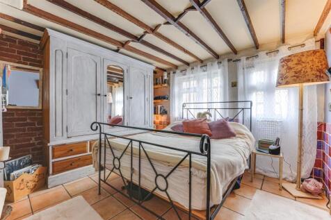 Bed 3.jpg
