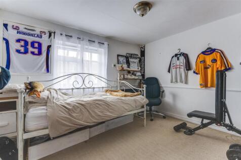 Bed 2.jpg