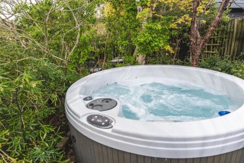 Hot tub a.jpg