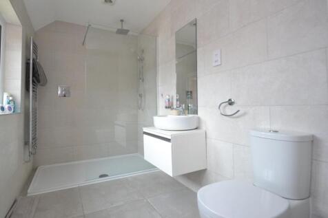 Master en-suite.JPG
