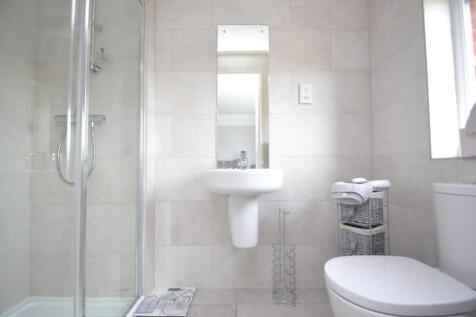 Bed Two ensuite.JPG