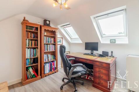 Bedroom / study