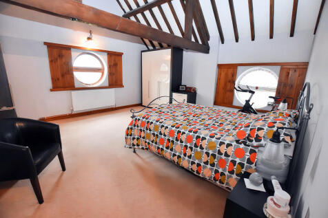 Principal Bedroom...