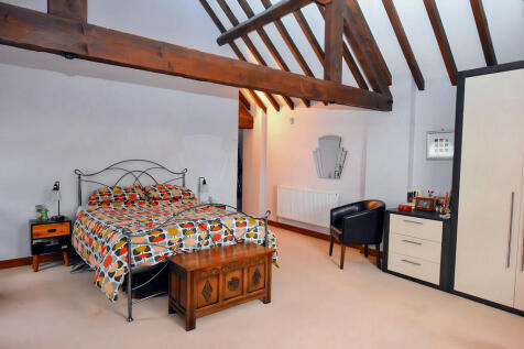 Principal Bedroom...