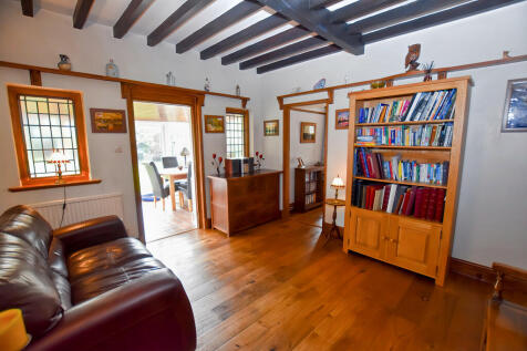 Hall Snug 