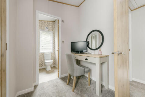 Lodge Bedroom 1a