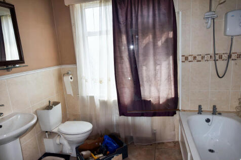 Apartment Bathroo...