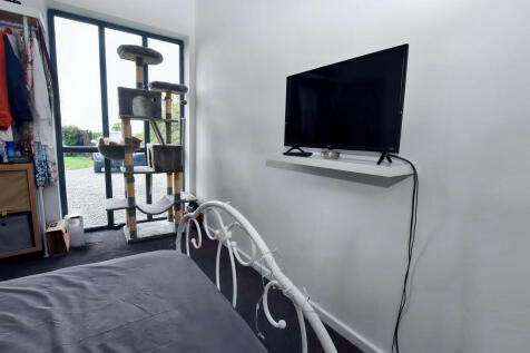 Bedroom 1b