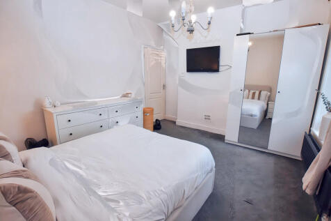 Bedroom 1b