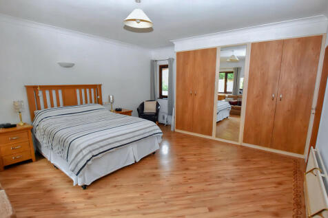 Principal Bedroom...