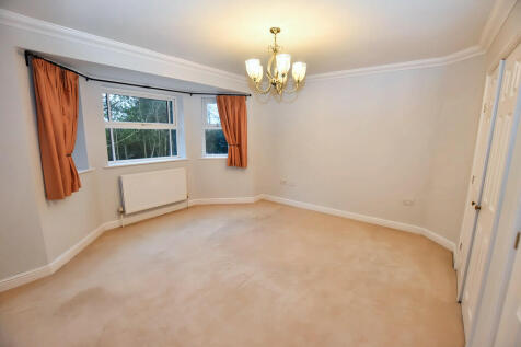 Principal Bedroom...