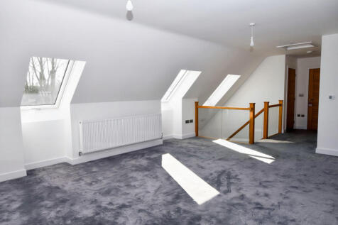Principal Bedroom...
