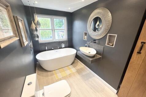 1st Floor Bathroo...