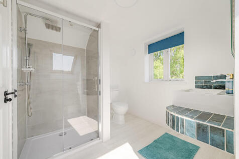 Annexe Shower Roo...