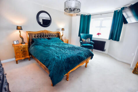 Principal Bedroom...