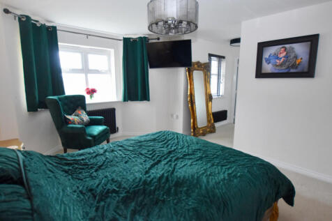 Principal Bedroom...