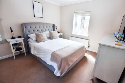 Principal Bedroom...