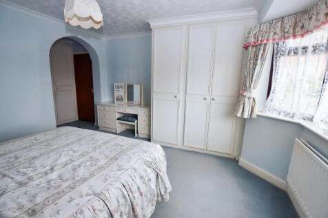 Principal bedroom...