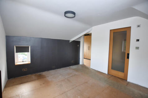Principal Bedroom...