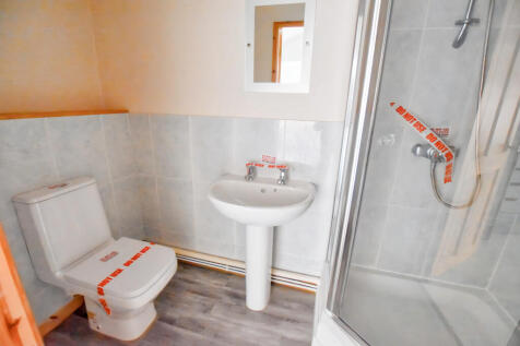 Bedroom 3 En Suit...