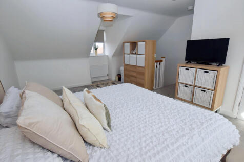 Principal Bedroom...