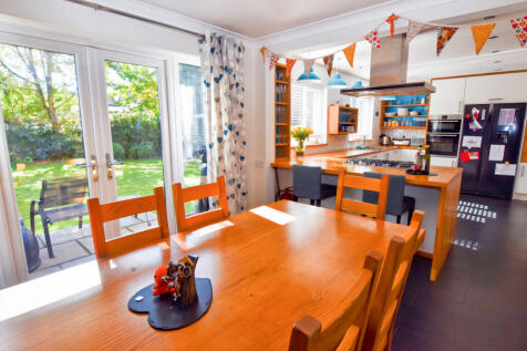 Dining Kitchen 6
