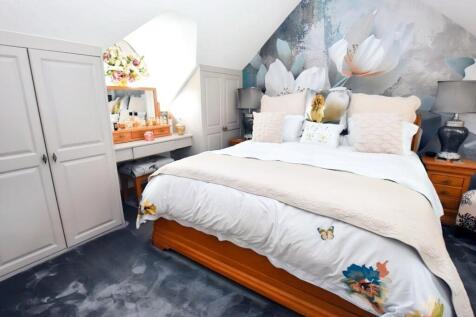 Principal Bedroom...