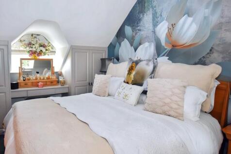 Principal Bedroom...