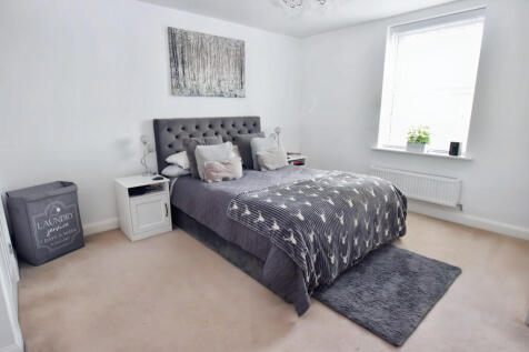 Principal Bedroom...