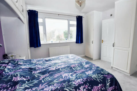 Principal Bedroom...