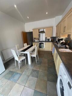 Kitchen2.jpg
