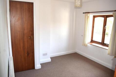 Bedroom 1.JPG