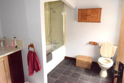 Bathroom.JPG