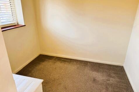 bedroom 2.JPG