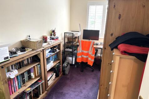Bedroom 1.JPG