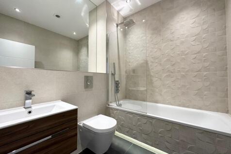 12 Tamar bathroom
