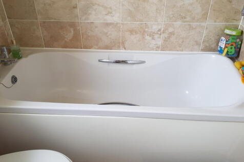 Main Bathroom 1-1