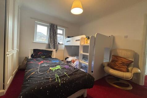 bed 2.jpg