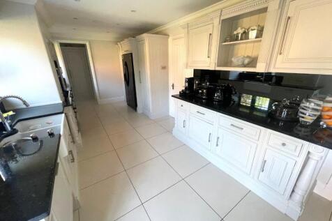 KITCHEN 2.jpg