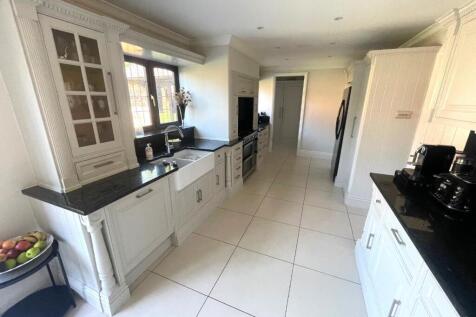 KITCHEN 3.jpg