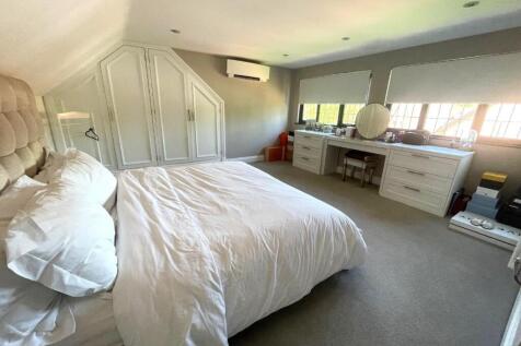MASTER BEDROOM.jpg