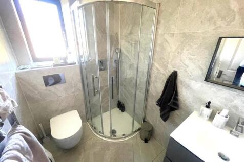 SHOWER ROOM.jpg