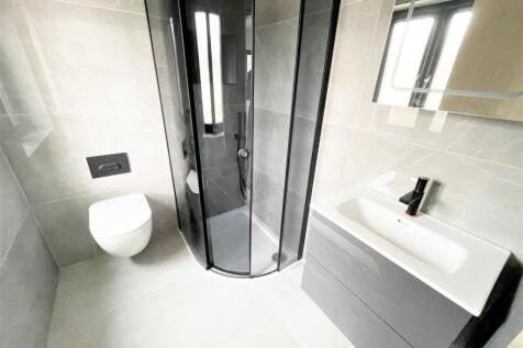 EN-SUITE SHOWER.jpg