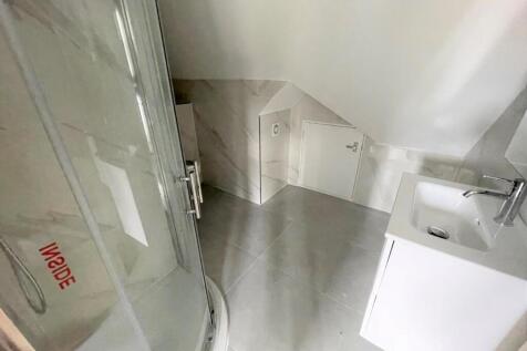 SHOWER ROOM.jpg