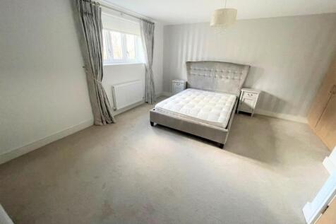 BEDROOM 1.jpg
