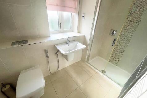 SHOWER ROOM.jpg